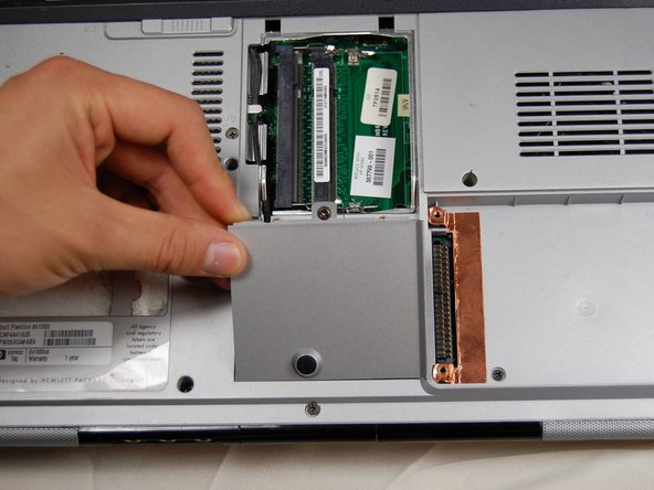 HP Pavilion dv1000 Back Cover Replacement: step 14, image 3 of 3
