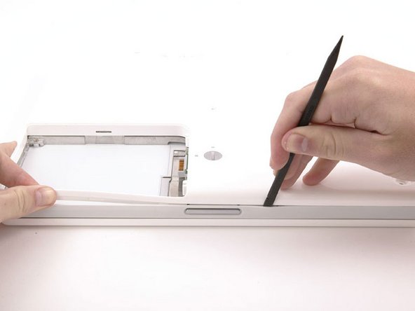 iBook G4 14" 933 MHz-1.33 GHz Clutch Hinges Replacement: step 17, image 1 of 1