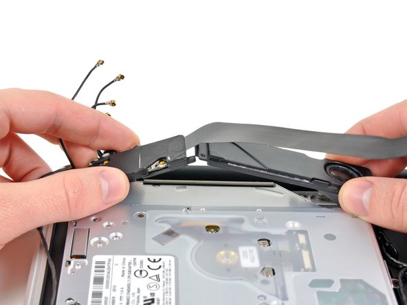 MacBook Pro 13" Unibody Early 2011 Upper Case Replacement: step 31, image 1 of 2