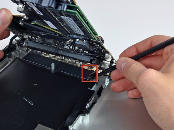 MacBook Pro 15" Unibody 2.53 GHz Mid 2009 Heat Sink Replacement: step 25, image 1 of 2