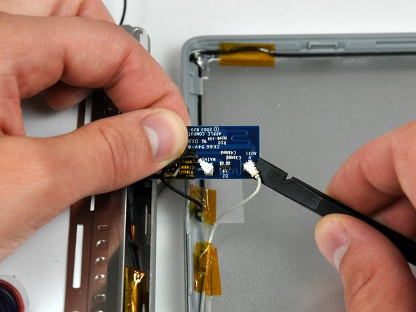 PowerBook G4 Aluminum 15" 1-1.5 GHz Inverter/Antenna Cables Replacement: step 33, image 1 of 2
