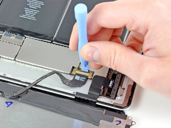 iPad 2 CDMA LCD Replacement: step 29, image 1 of 2