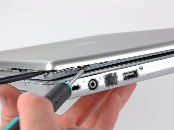 PowerBook G4 Aluminum 17" 1.67 GHz (High-Res) Rear Display Bezel Replacement: step 5, image 1 of 2