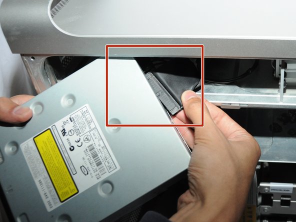 Power Mac G5 CD-ROM Drive Replacement: step 8, image 1 of 2