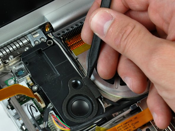 PowerBook G4 Aluminum 17" 1.67 GHz (High-Res) Battery Connector Replacement: step 16, image 1 of 2