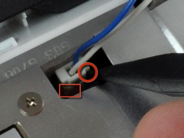 iBook G4 12" 1.33 GHz AirPort/Bluetooth Board Replacement: step 27, image 2 of 2