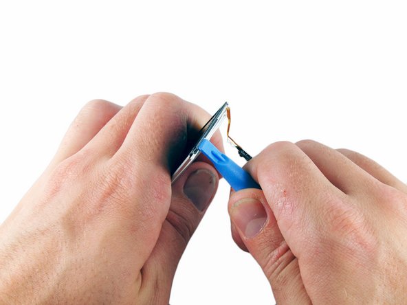 iPod Nano 5th Generation Display Replacement: step 23, image 1 of 2