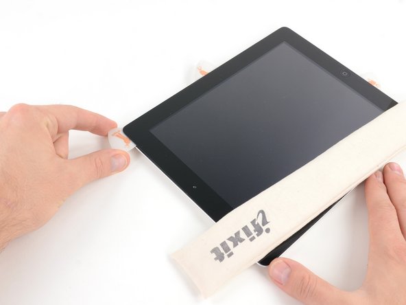 iPad 2 CDMA LCD Replacement: step 21, image 1 of 3