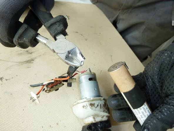 Power Screwdriver (with inbuilt battery pack): step 3, image 1 of 2