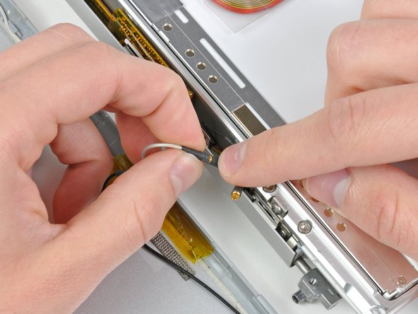 PowerBook G4 Aluminum 15" 1.67 GHz Display Data Cable Replacement: step 26, image 1 of 1