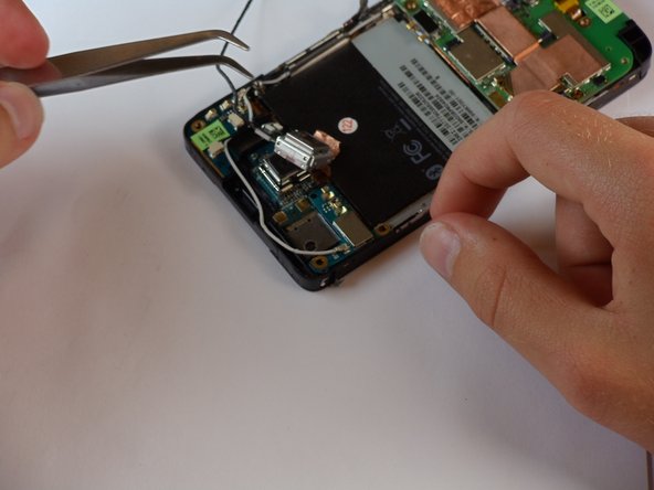 HTC HD2 Screen Replacement: step 9, image 3 of 3