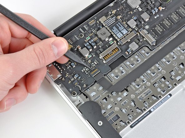MacBook Air 11" Late 2010 Logic Board Replacement: step 14, image 1 of 2
