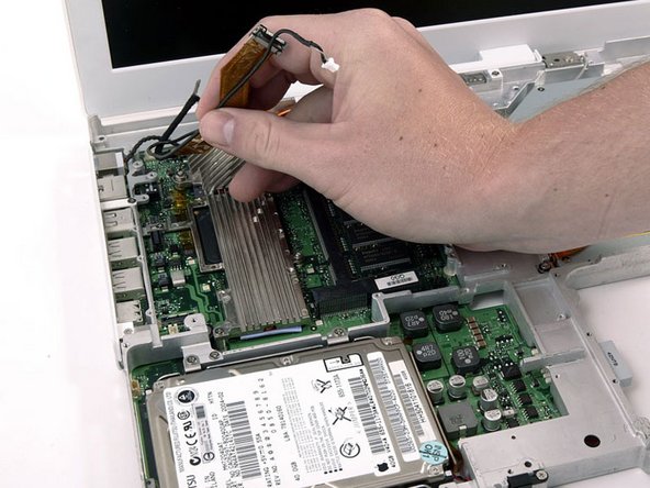 iBook G4 14" 933 MHz-1.33 GHz Clutch Cover Replacement: step 41, image 1 of 1