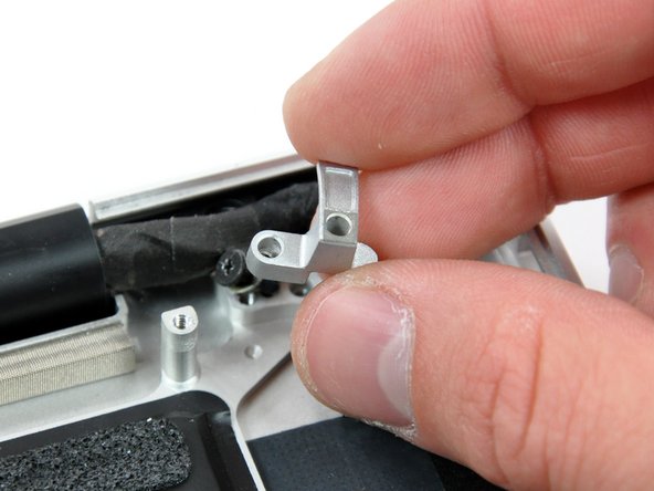 MacBook Pro 15" Unibody Late 2008 and Early 2009 Upper Case Replacement: step 39, image 2 of 2