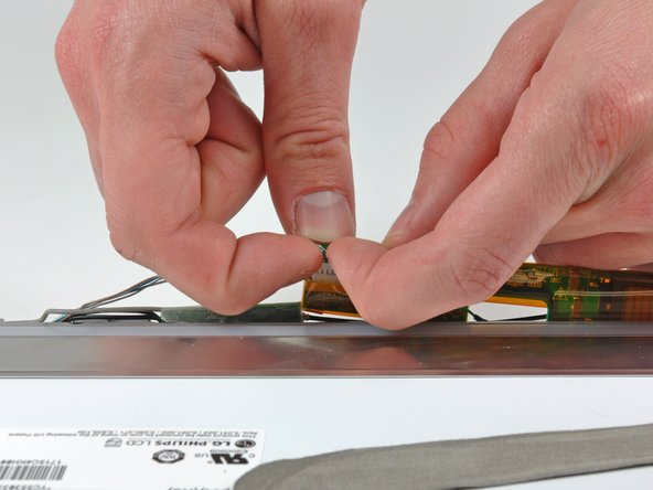 PowerBook G4 Aluminum 17" 1-1.67 GHz LCD Replacement: step 8, image 2 of 2