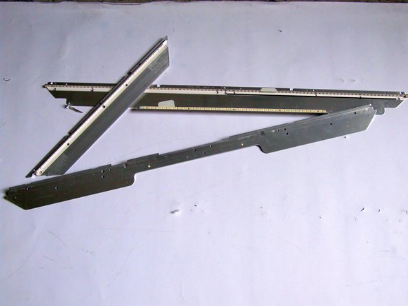 Vestel 40'' TV set, Removal of Backlights (LED): step 6, image 2 of 3