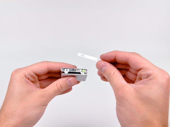 iPod Shuffle 2nd Generation Logic Board Assembly Replacement: step 5, image 2 of 2