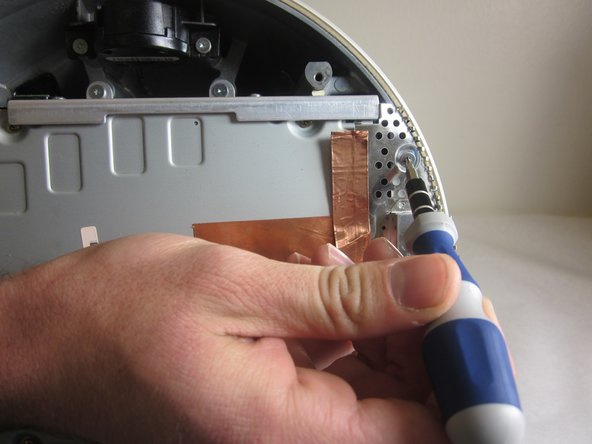 iMac G4 17 800 MHz EMC 1936 Optical Drive Replacement: step 6, image 2 of 3