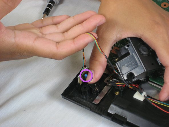 Disassembling IBM ThinkPad A30 Speakers: step 27, image 2 of 2