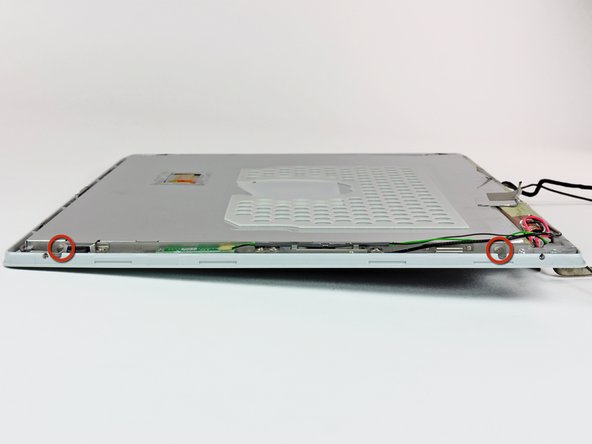 iBook G4 12" 1.33 GHz Clutch Cover Replacement: step 54, image 1 of 2