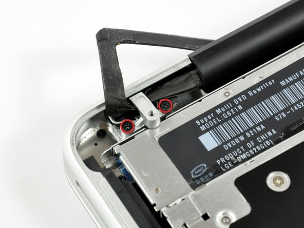 MacBook Pro 15" Unibody Late 2008 and Early 2009 LCD Replacement: step 7, image 1 of 2