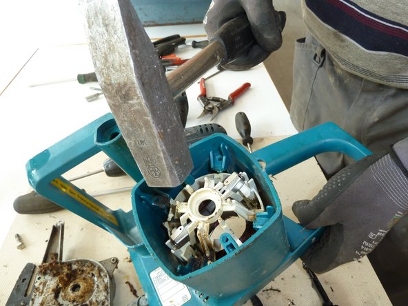 Chainsaw: step 8, image 1 of 3