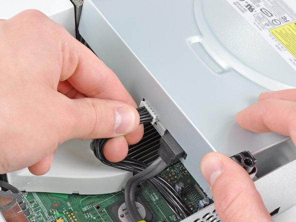 Xbox 360 Dual Fans Replacement: step 31, image 1 of 2