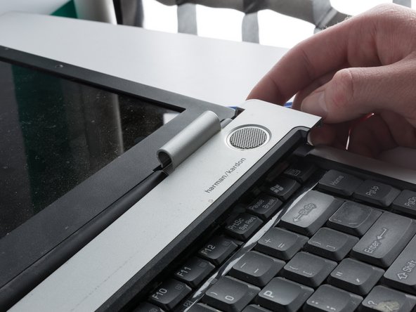 Toshiba Satellite M45 Speakers Replacement: step 6, image 2 of 3