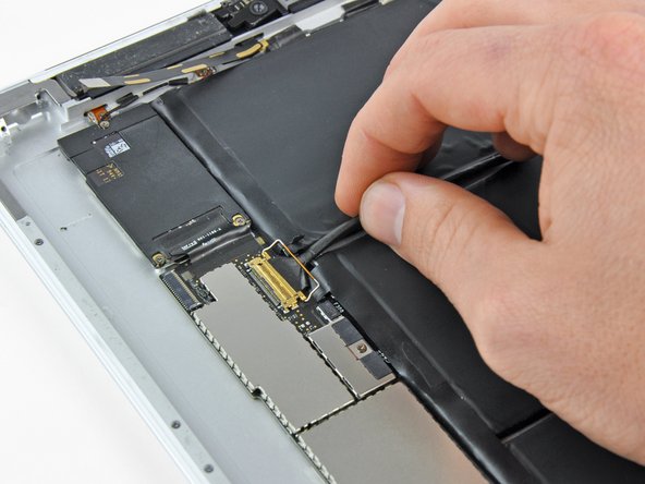 iPad 2 CDMA Speaker Assembly Replacement: step 39, image 3 of 3