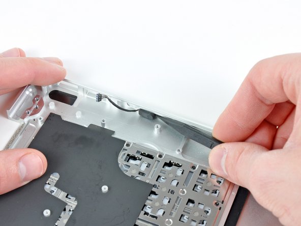 MacBook Air 13" Late 2010 Upper Case Replacement: step 39, image 1 of 2