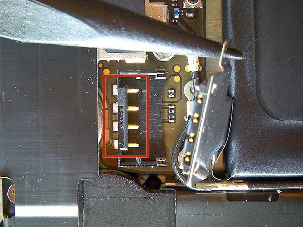 iPhone 4S Cellular Antenna Replacement: step 5, image 3 of 3