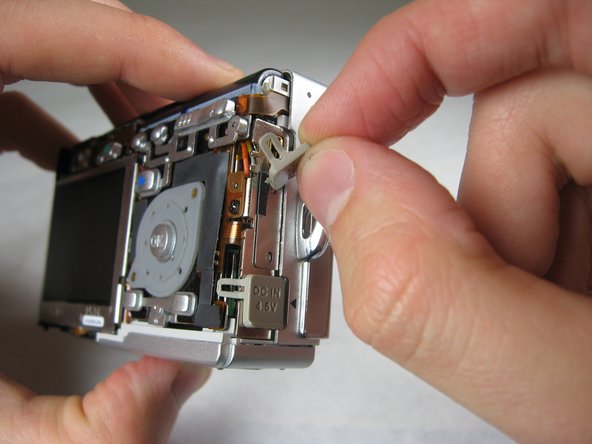 Disassembling Pentax Optio S4i Lens Assembly: step 4, image 3 of 3