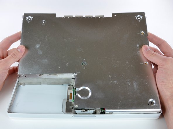 iBook G4 12" 1.33 GHz Optical Drive Replacement: step 19, image 1 of 1
