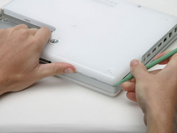 iBook G3 12" Clutch Cover Replacement: step 18, image 1 of 1