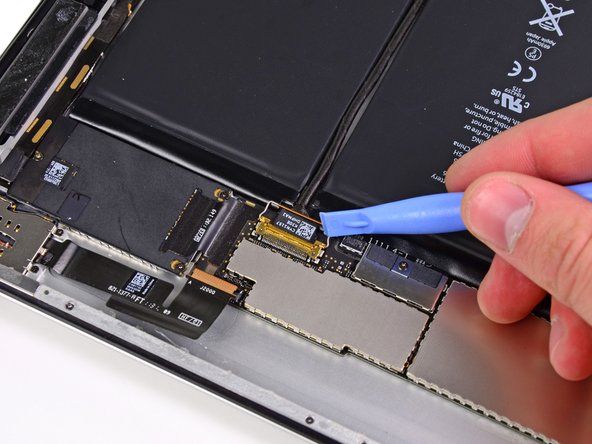 iPad 2 GSM Bluetooth/Wi-Fi Antenna Replacement: step 42, image 2 of 3