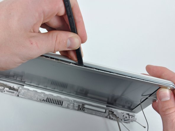 PowerBook G4 Aluminum 12" 1-1.5 GHz Left Clutch Hinge Replacement: step 66, image 2 of 2