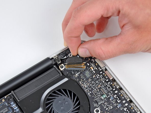 MacBook Pro 15" Unibody Mid 2010 Display Replacement: step 15, image 3 of 3