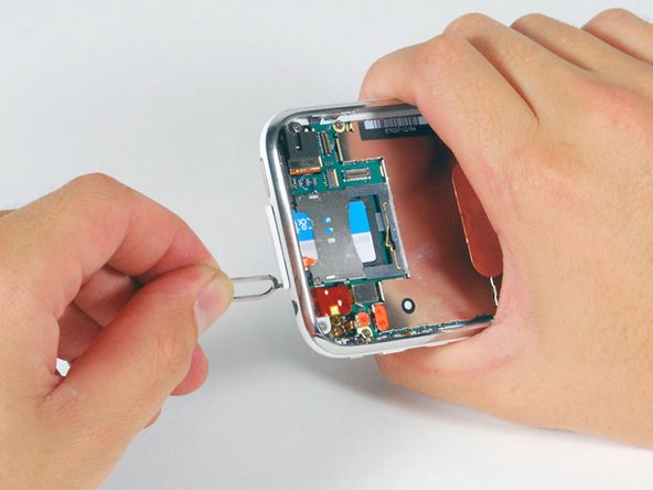 iPhone 3GS Camera Replacement: step 8, image 1 of 1