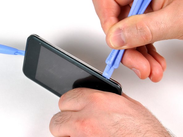 iPod Touch 1st Generation Front Panel Replacement: step 2, image 3 of 3