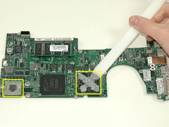 PowerBook G4 Aluminum 15" 1.5-1.67 GHz Left Clutch Hinge Replacement: step 22, image 1 of 1