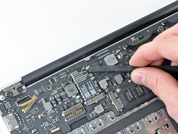 MacBook Air 11" Late 2010 Logic Board Replacement: step 19, image 2 of 2