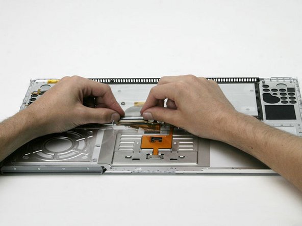 PowerBook G4 Aluminum 17" 1-1.67 GHz Keyboard (1-1.5 GHz) Replacement: step 13, image 1 of 1