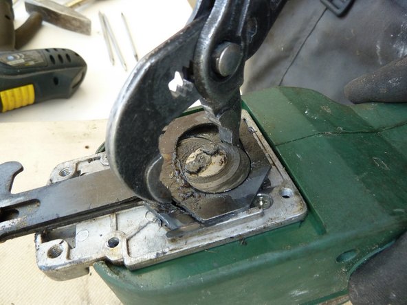 Hedge Trimmer: step 4, image 2 of 3