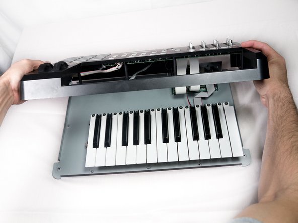 Akai MPK25 LCD Replacement: step 5, image 2 of 3