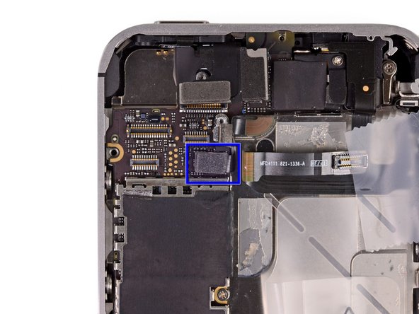 iPhone 4S Upper Antenna Replacement: step 17, image 2 of 2