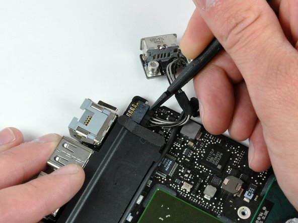 MacBook Unibody Model A1278 Logic Board Replacement: step 31, image 1 of 1
