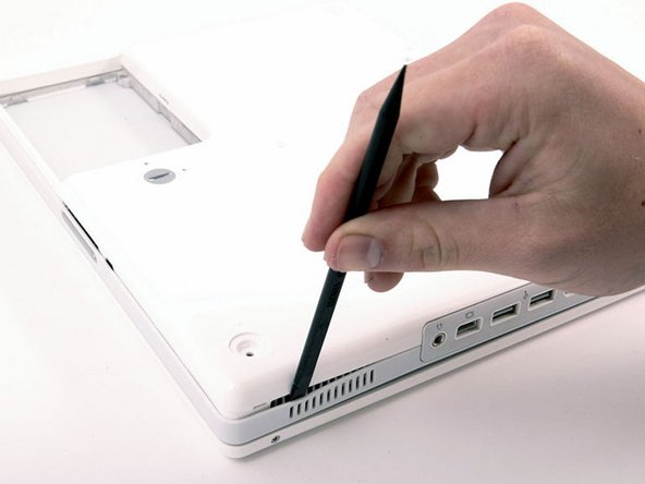 iBook G4 12" 800 MHz-1.2 GHz Top Shield Replacement: step 18, image 1 of 1