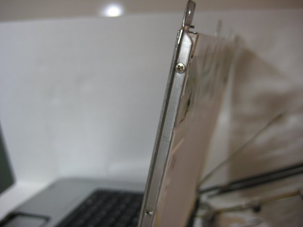 HP Pavilion dv6000 LCD Screen Replacement: step 4, image 1 of 2