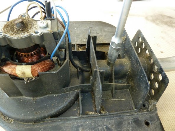 Lawn Trimmer: step 4, image 1 of 1