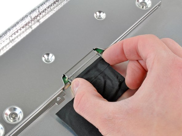 iMac Intel 24" EMC 2111 LCD Replacement: step 14, image 1 of 1